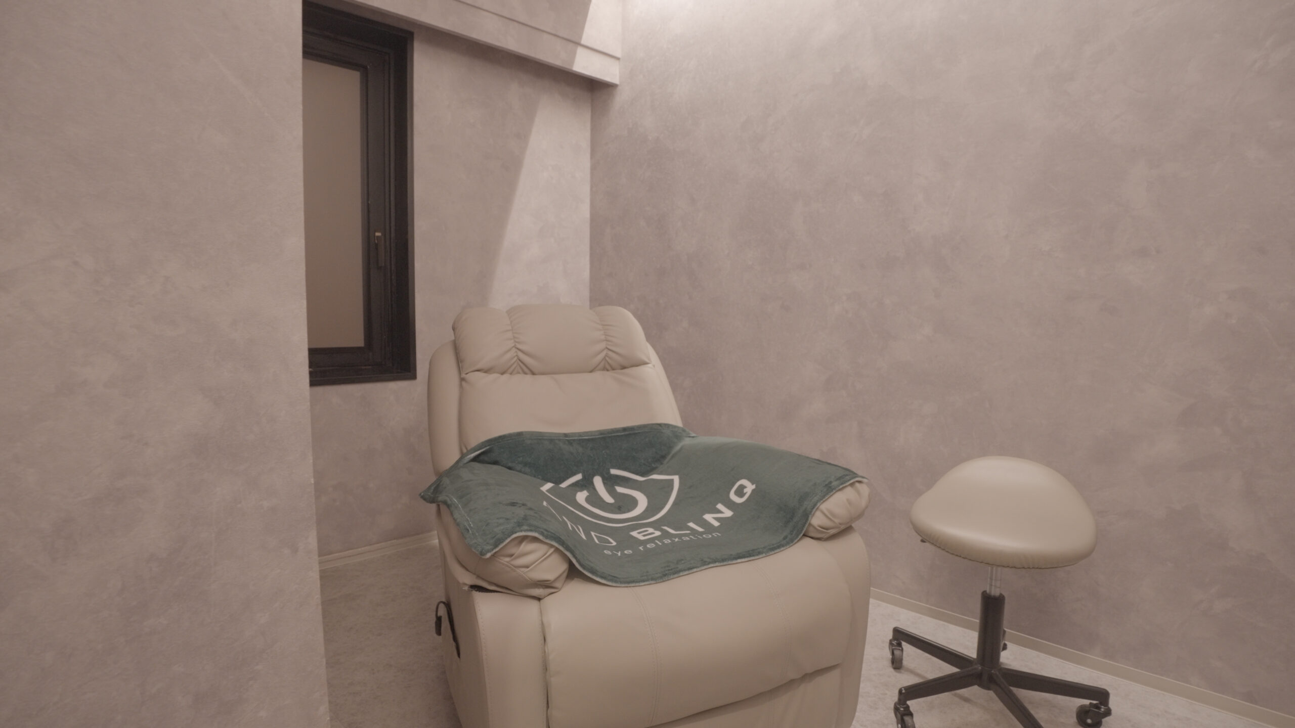 目のリラクゼーションサロン、ANDBLINQの室内